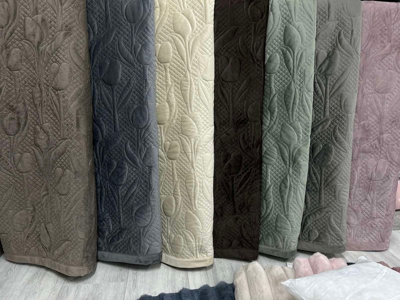 Покрывало велюр COLORFUL (220x230) VELURE COVER QUILTED принт цветы, Светло-серый Col_258727 фото