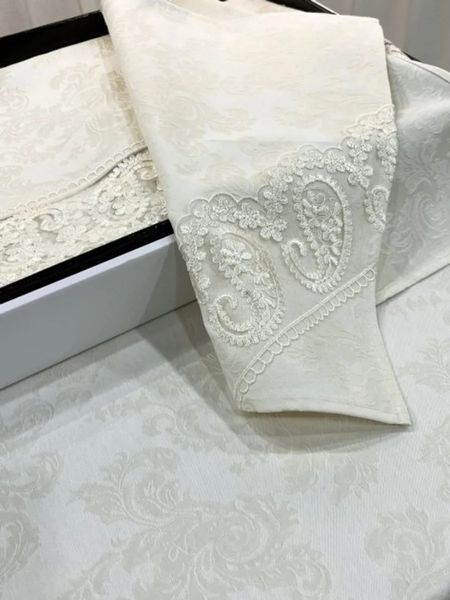 Скатертина LUXURY LINENS 83546/1002БК Кругла 50% бавовна / 50% акрил Ø180 см luli25115 фото