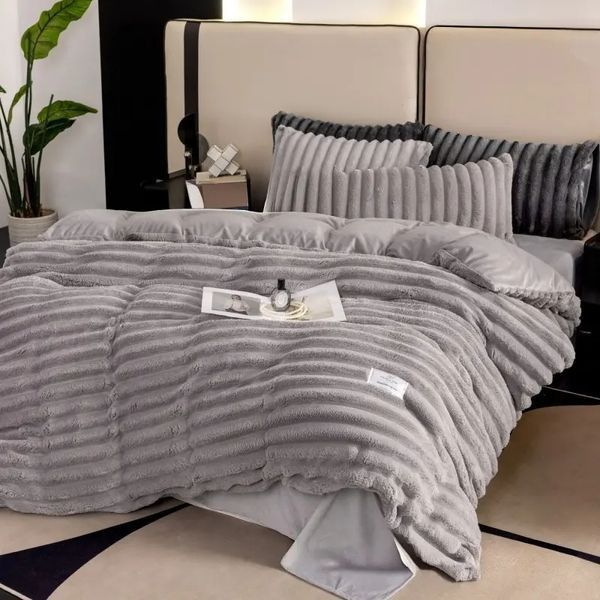 Постельное белье Шарпей (200x220) Colorful VELOOR BED LINEN SHARPE 013643, Светло-серый, Евро Col_013643 фото Постельное белье Шарпей (200x220) Colorful VELOOR BED LINEN SHARPE 013643, Светло-серый, Евро Col_013643 фото